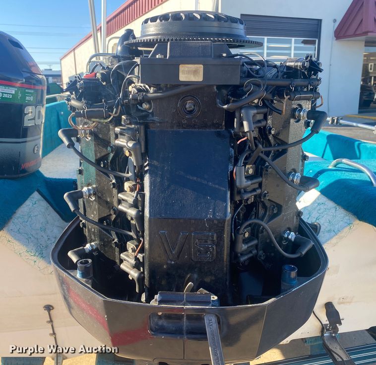 image for item KV9737 1995 Evinrude Vindicator E200STLEAOA outboard engine