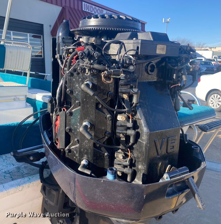 image for item KV9737 1995 Evinrude Vindicator E200STLEAOA outboard engine