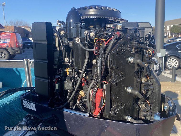 image for item KV9737 1995 Evinrude Vindicator E200STLEAOA outboard engine