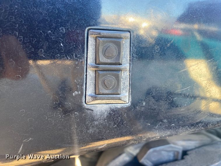 image for item KV9737 1995 Evinrude Vindicator E200STLEAOA outboard engine