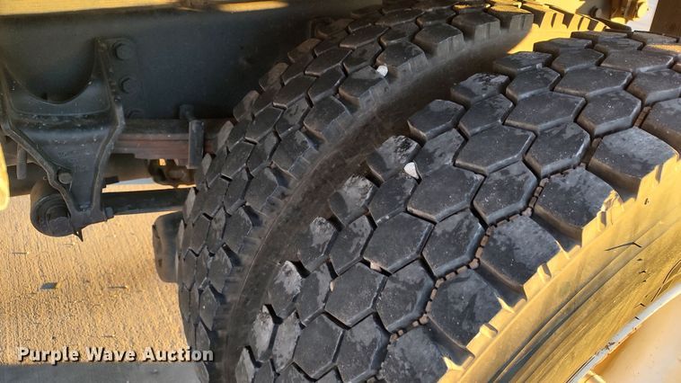 image for item LF9533 2012 International DuraStar 4300  dump flatbed truck