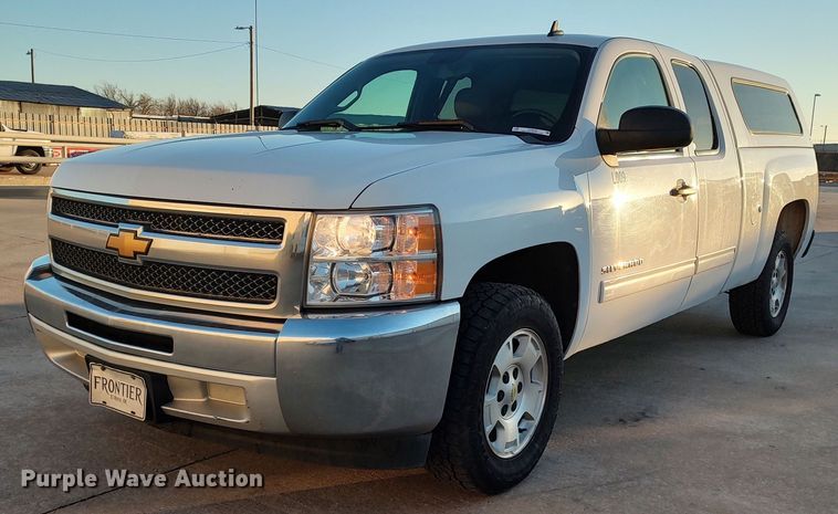image for item LF9534 2013 Chevrolet Silverado 1500  Ext. Cab pickup truck