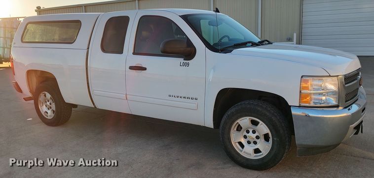 image for item LF9534 2013 Chevrolet Silverado 1500  Ext. Cab pickup truck
