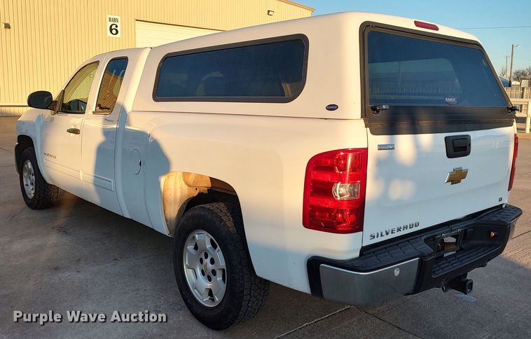 image for item LF9534 2013 Chevrolet Silverado 1500  Ext. Cab pickup truck