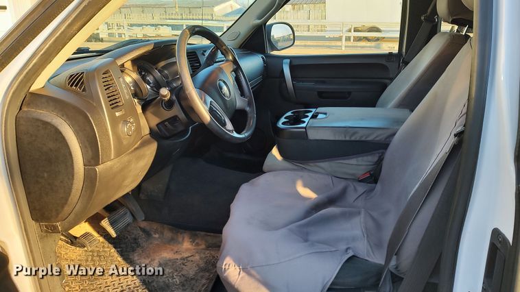 image for item LF9534 2013 Chevrolet Silverado 1500  Ext. Cab pickup truck