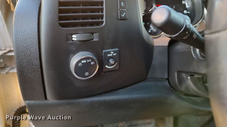 image for item LF9534 2013 Chevrolet Silverado 1500  Ext. Cab pickup truck