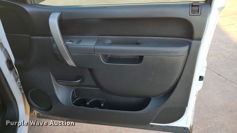 image for item LF9534 2013 Chevrolet Silverado 1500  Ext. Cab pickup truck