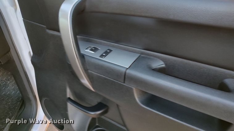 image for item LF9534 2013 Chevrolet Silverado 1500  Ext. Cab pickup truck