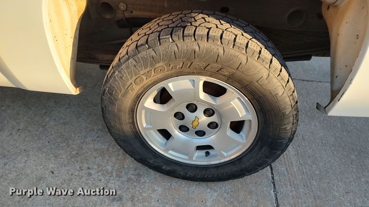 image for item LF9534 2013 Chevrolet Silverado 1500  Ext. Cab pickup truck