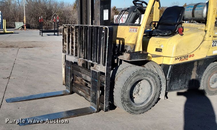 image for item LF9536 2015 Hyster 80  forklift