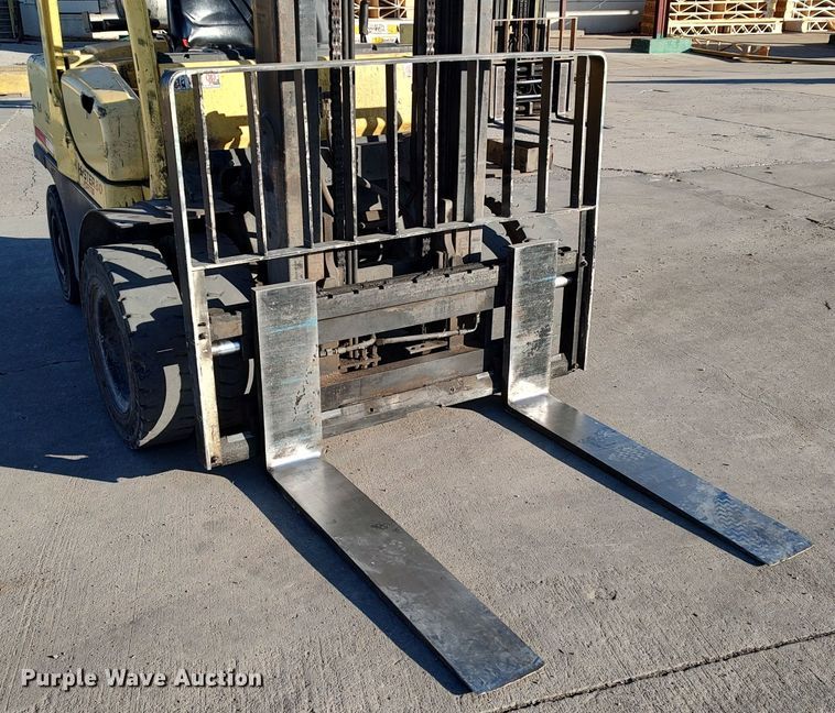 image for item LF9536 2015 Hyster 80  forklift