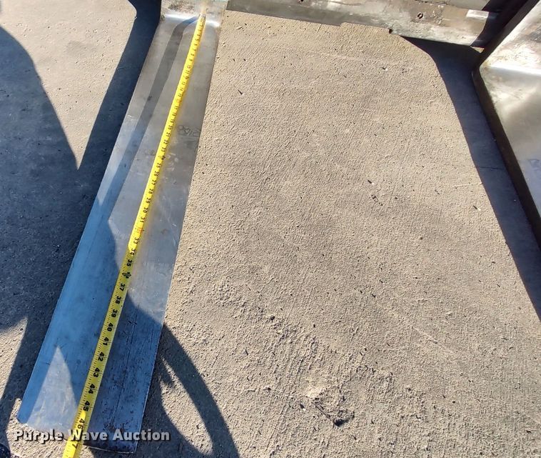 image for item LF9536 2015 Hyster 80  forklift