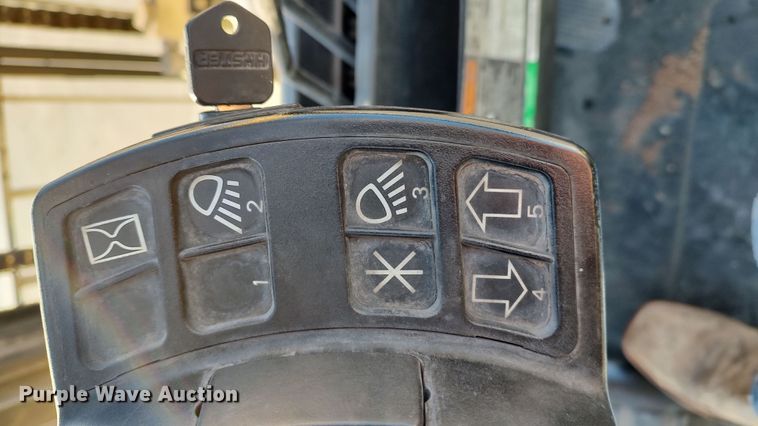 image for item LF9536 2015 Hyster 80  forklift