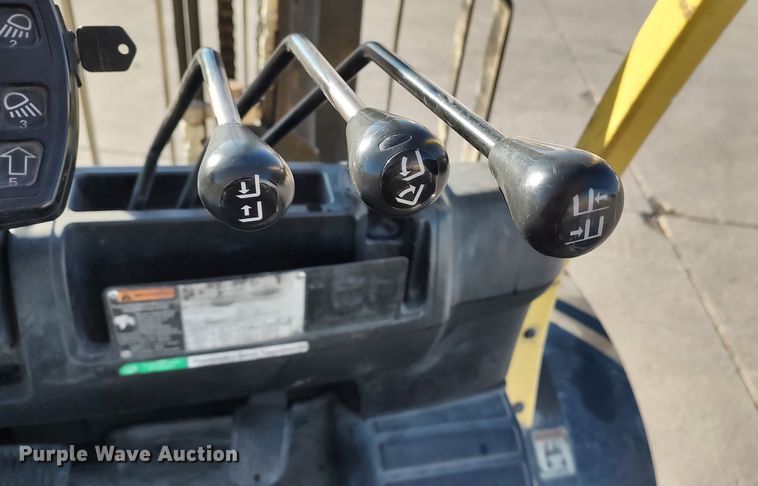 image for item LF9536 2015 Hyster 80  forklift