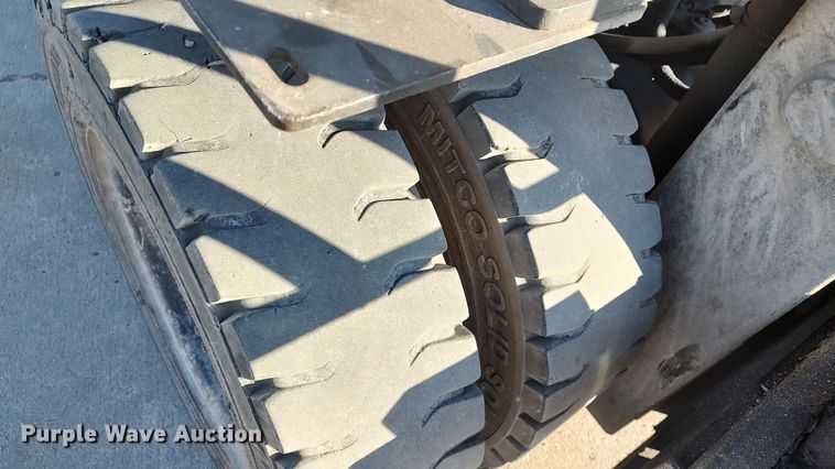 image for item LF9536 2015 Hyster 80  forklift