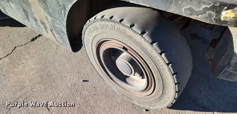 image for item LF9536 2015 Hyster 80  forklift