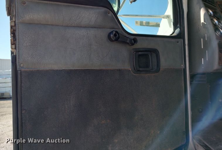 image for item LF9541 2003 Kenworth T300  shingle conveyor truck