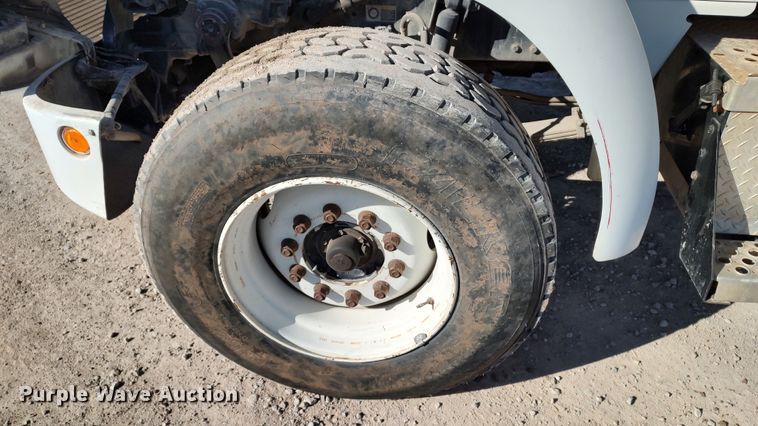 image for item LF9541 2003 Kenworth T300  shingle conveyor truck