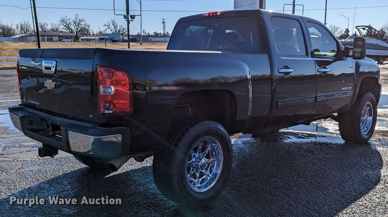 image for item LF9561 2010  Chevrolet Silverado 2500HD LT  Crew Cab pickup truck