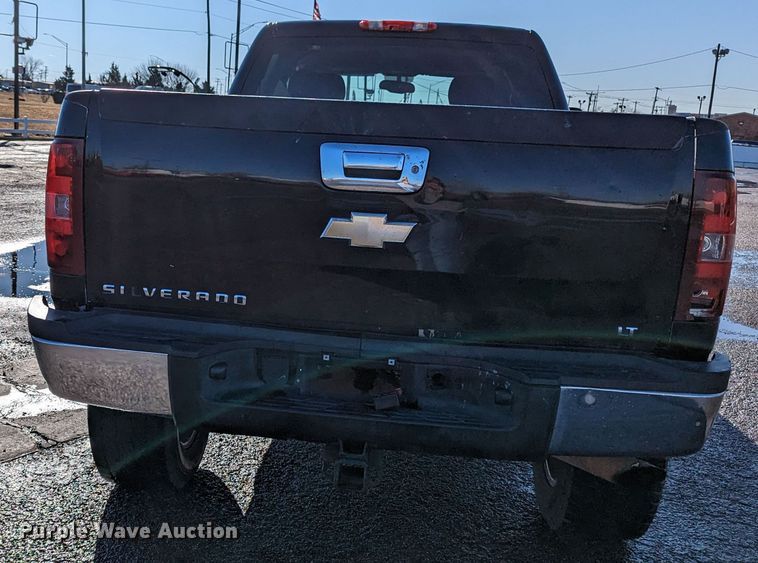 image for item LF9561 2010  Chevrolet Silverado 2500HD LT  Crew Cab pickup truck