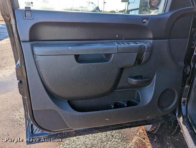 image for item LF9561 2010  Chevrolet Silverado 2500HD LT  Crew Cab pickup truck