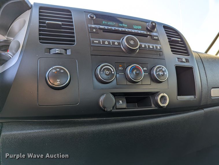 image for item LF9561 2010  Chevrolet Silverado 2500HD LT  Crew Cab pickup truck