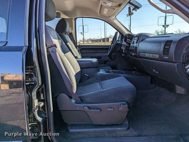 image for item LF9561 2010  Chevrolet Silverado 2500HD LT  Crew Cab pickup truck