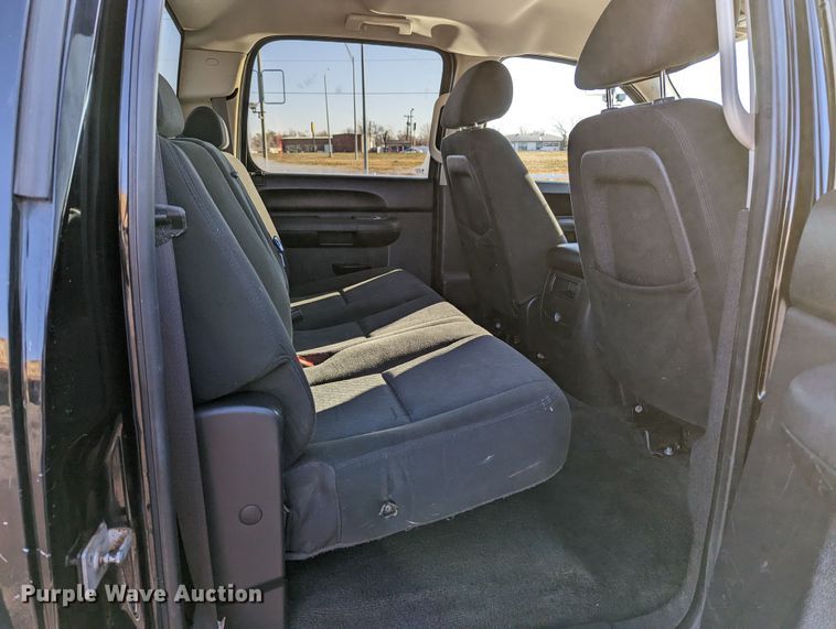 image for item LF9561 2010  Chevrolet Silverado 2500HD LT  Crew Cab pickup truck