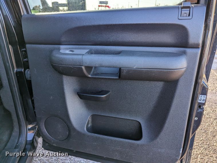 image for item LF9561 2010  Chevrolet Silverado 2500HD LT  Crew Cab pickup truck