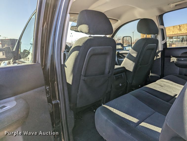 image for item LF9561 2010  Chevrolet Silverado 2500HD LT  Crew Cab pickup truck