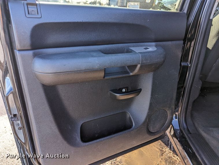 image for item LF9561 2010  Chevrolet Silverado 2500HD LT  Crew Cab pickup truck