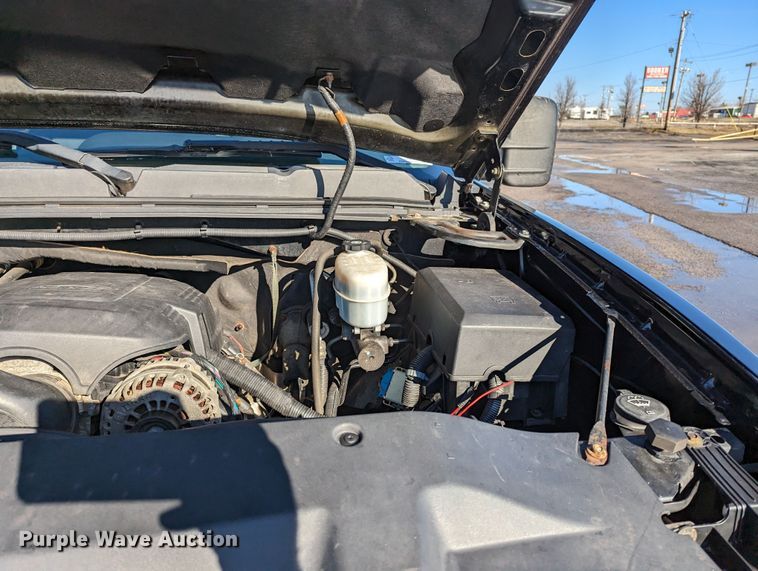 image for item LF9561 2010  Chevrolet Silverado 2500HD LT  Crew Cab pickup truck