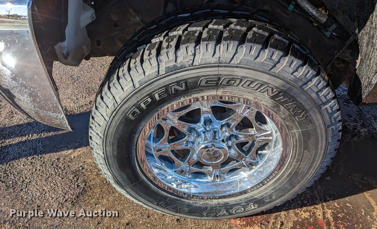 image for item LF9561 2010  Chevrolet Silverado 2500HD LT  Crew Cab pickup truck