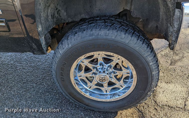 image for item LF9561 2010  Chevrolet Silverado 2500HD LT  Crew Cab pickup truck