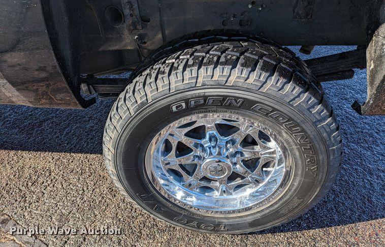 image for item LF9561 2010  Chevrolet Silverado 2500HD LT  Crew Cab pickup truck