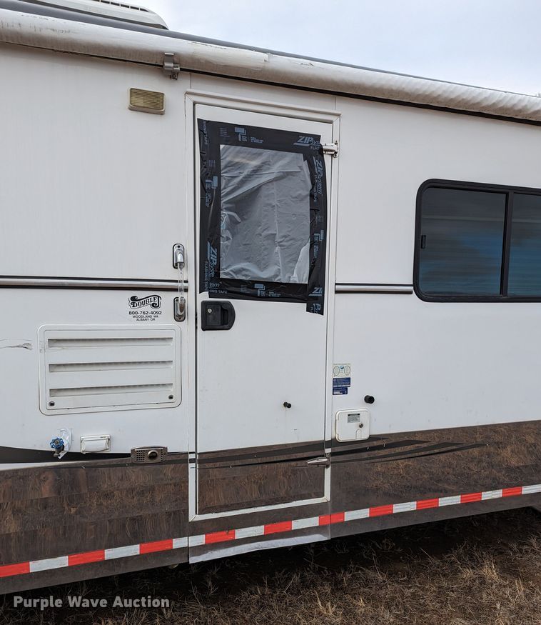 image for item LF9567 2014 Trail West  livestock trailer