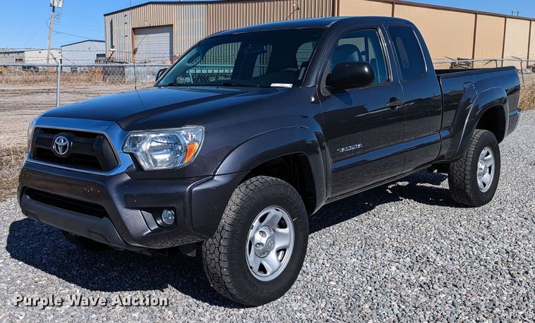 image for item LF9573 2013 Toyota Tacoma  Access Cab pickup truck