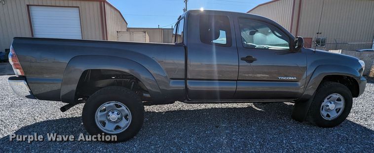 image for item LF9573 2013 Toyota Tacoma  Access Cab pickup truck