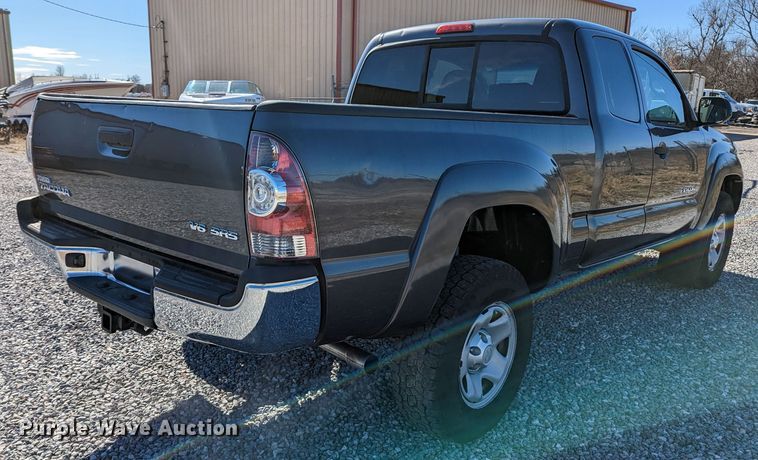 image for item LF9573 2013 Toyota Tacoma  Access Cab pickup truck