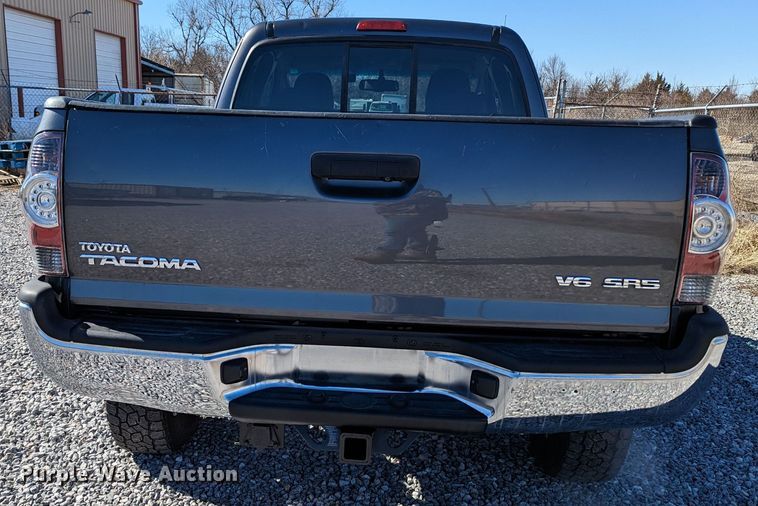 image for item LF9573 2013 Toyota Tacoma  Access Cab pickup truck