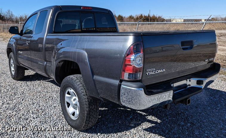 image for item LF9573 2013 Toyota Tacoma  Access Cab pickup truck