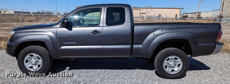 image for item LF9573 2013 Toyota Tacoma  Access Cab pickup truck