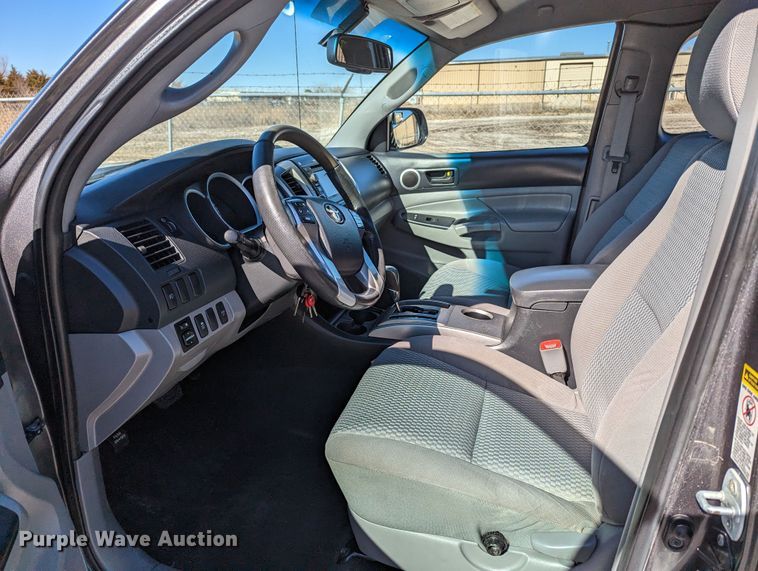 image for item LF9573 2013 Toyota Tacoma  Access Cab pickup truck