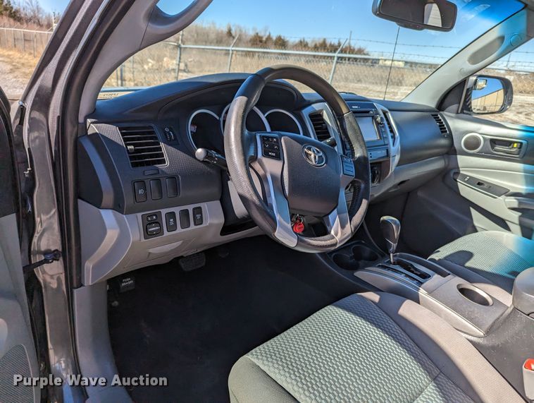 image for item LF9573 2013 Toyota Tacoma  Access Cab pickup truck