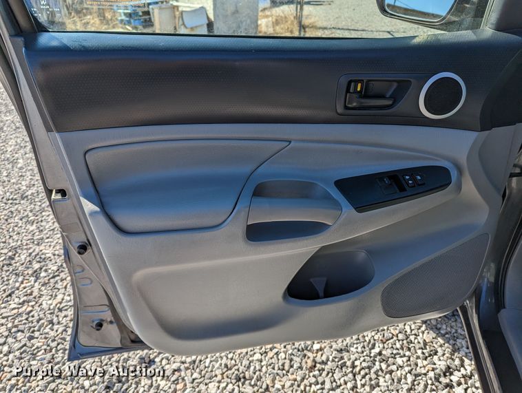 image for item LF9573 2013 Toyota Tacoma  Access Cab pickup truck