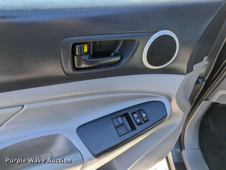 image for item LF9573 2013 Toyota Tacoma  Access Cab pickup truck