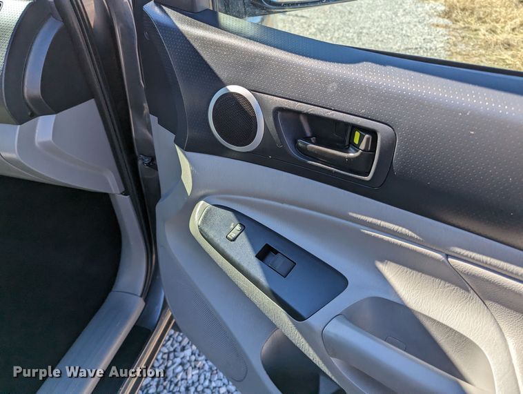 image for item LF9573 2013 Toyota Tacoma  Access Cab pickup truck