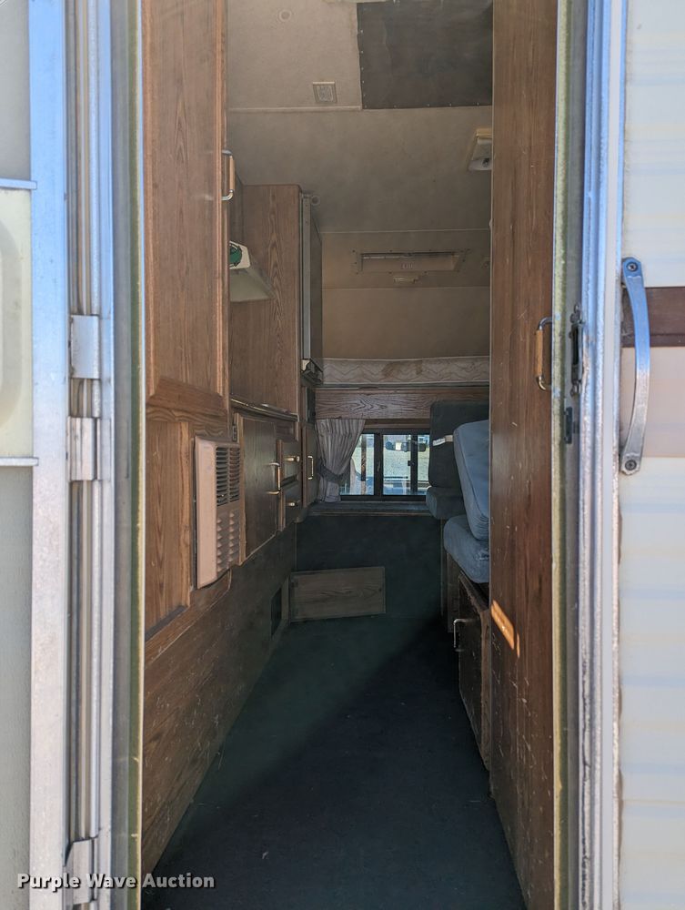 image for item LF9575 1993 Ford F150  pickup truck