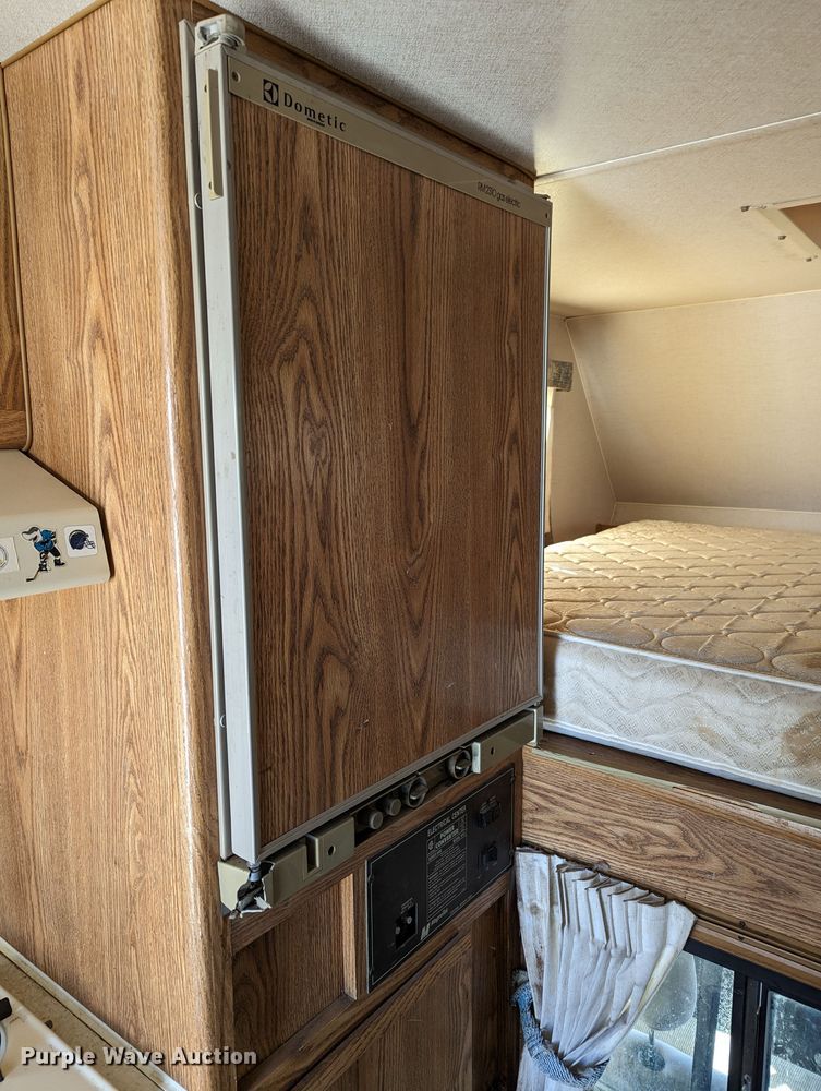 image for item LF9575 1993 Ford F150  pickup truck