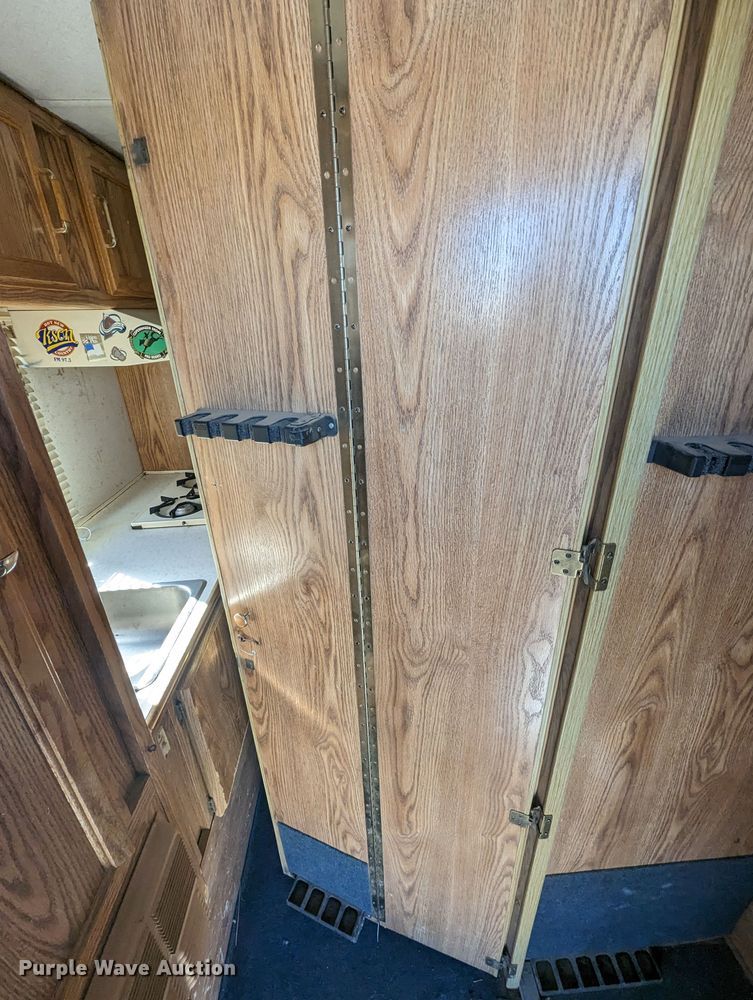 image for item LF9575 1993 Ford F150  pickup truck